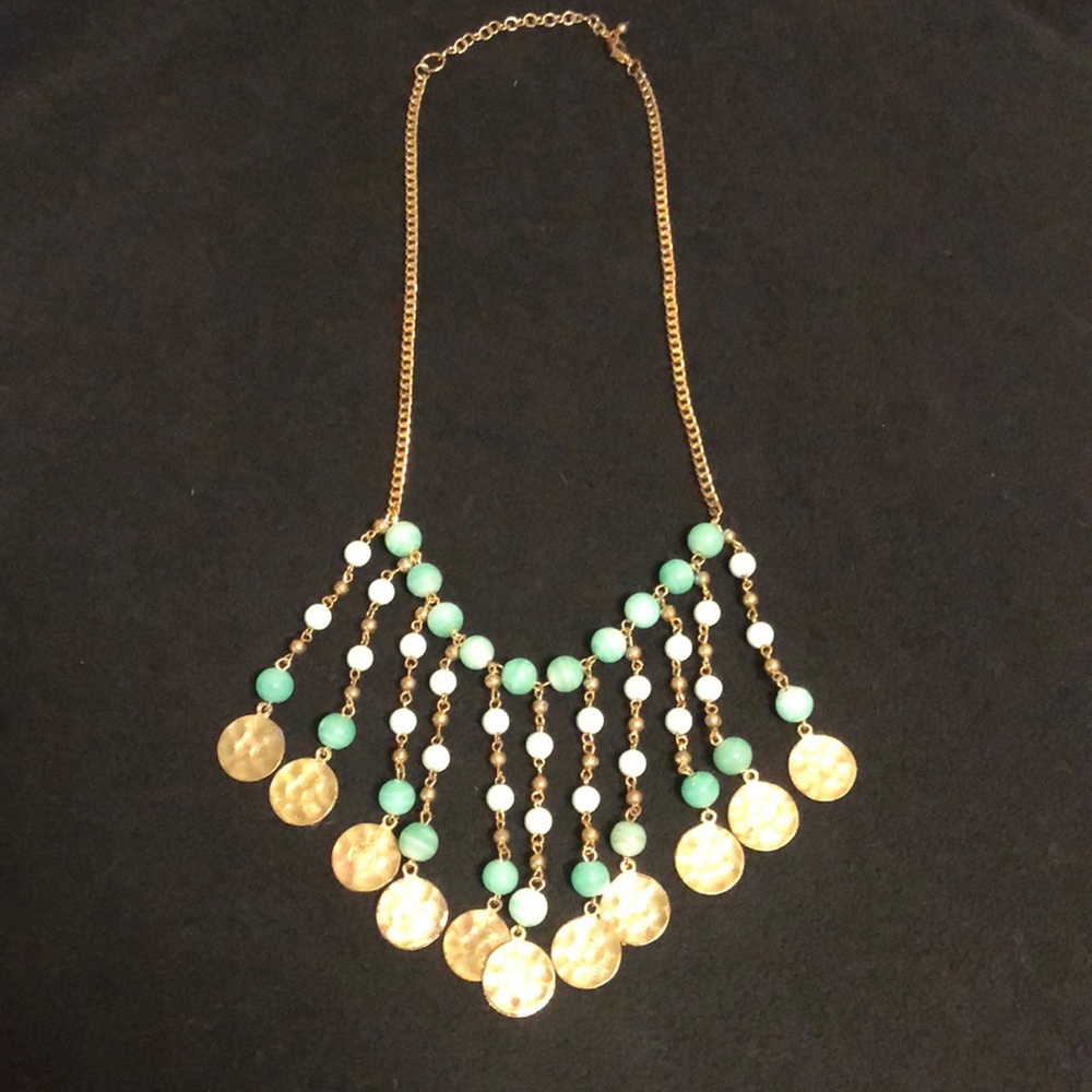 - Pretty Fashion Jewelry Necklace